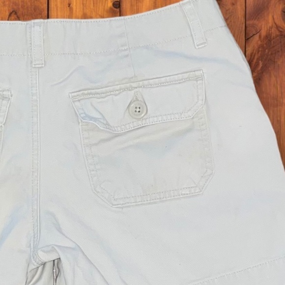 OLD Navy Ladies Sizes 2 & 6 Light Khaki Chino 100% Cotton Shorts - Picture 4 of 4